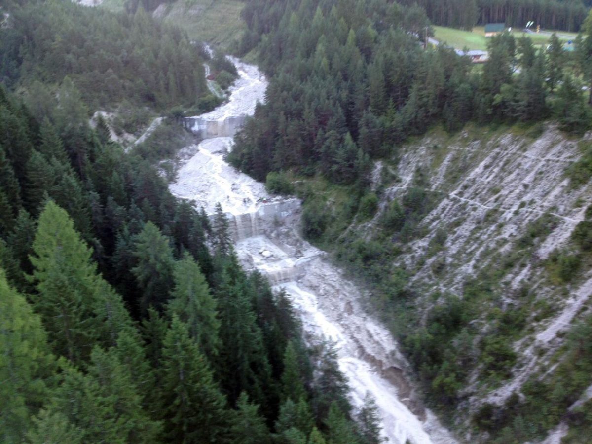 Galleria foto 'Maltempo, una frana devasta il Cadore, tre morti – Foto e video' - foto 34