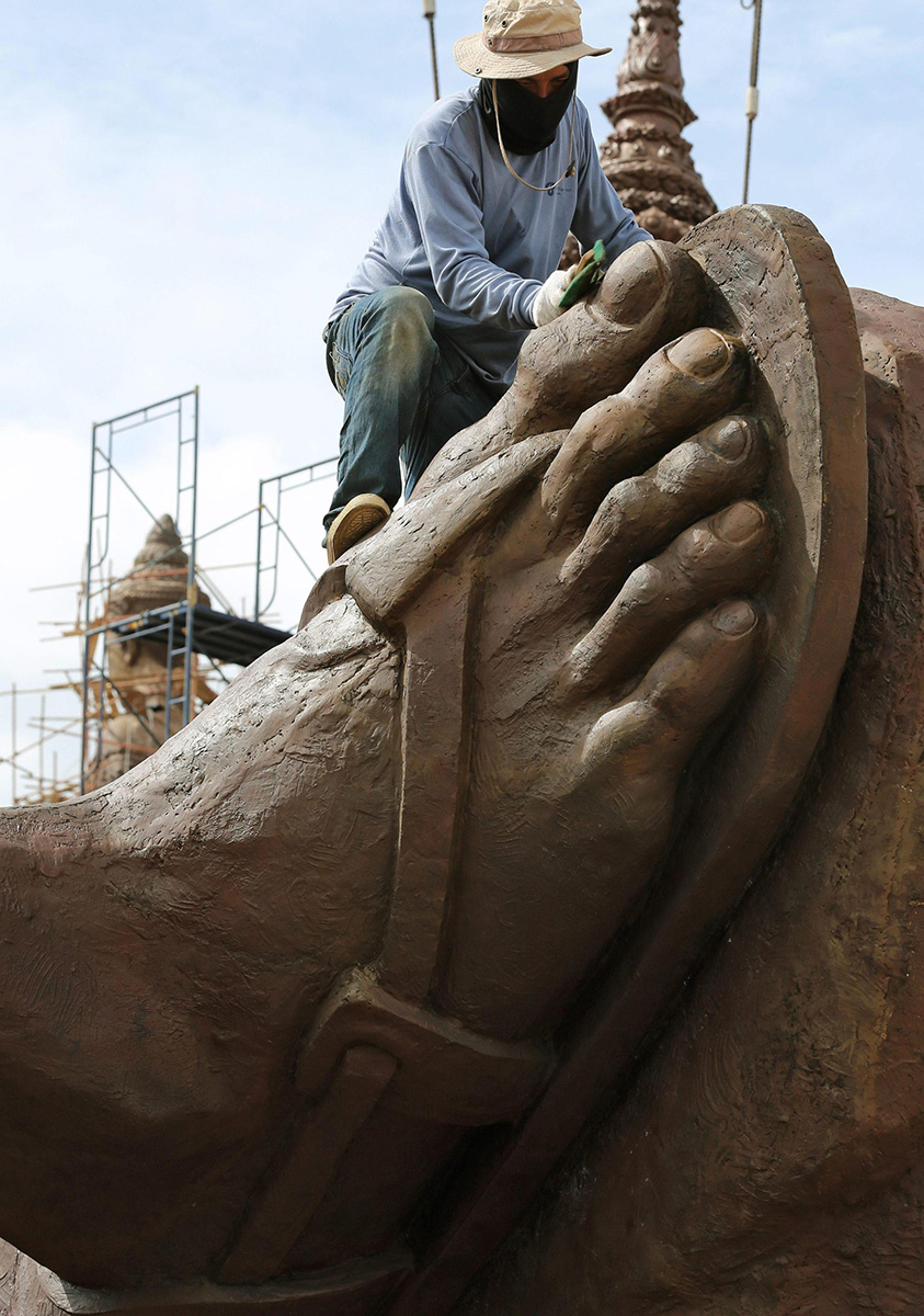 Thailandia, le grandi statue degli antichi re – Foto