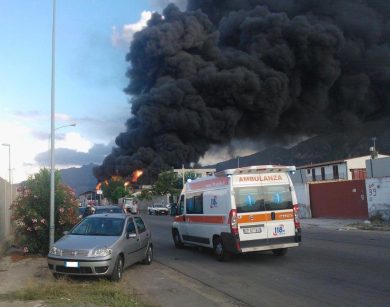 Incendio a Palermo in un deposito di carburante Q8