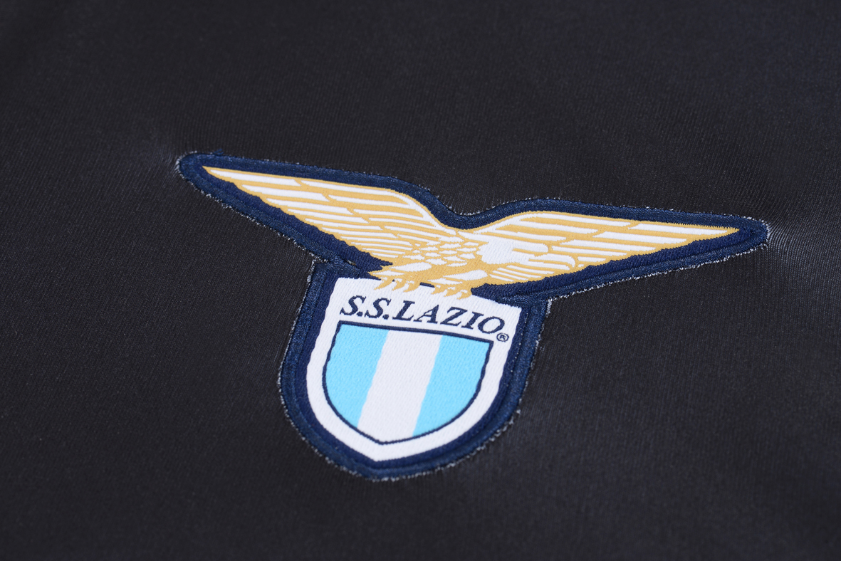 La Lazio ha presentato a Shanghai le nuove maglie da trasferta