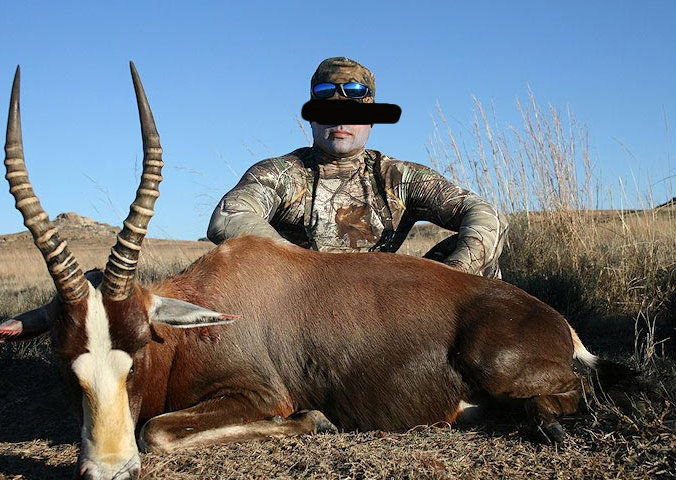 Leoni, elefanti e vite umane: il business milionario della caccia illegale Leoni, elefanti e vite umane: il business milionario della caccia illegale