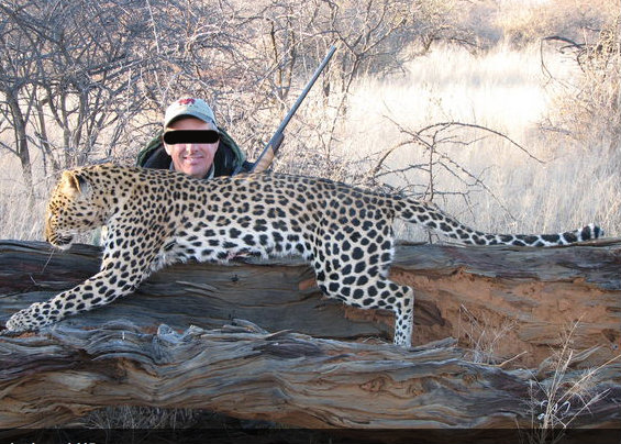 Leoni, elefanti e vite umane: il business milionario della caccia illegale Leoni, elefanti e vite umane: il business milionario della caccia illegale