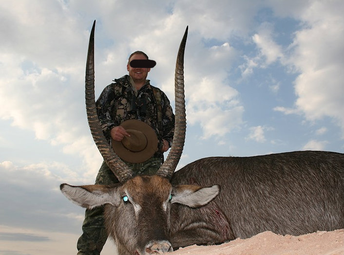 Leoni, elefanti e vite umane: il business milionario della caccia illegale Leoni, elefanti e vite umane: il business milionario della caccia illegale