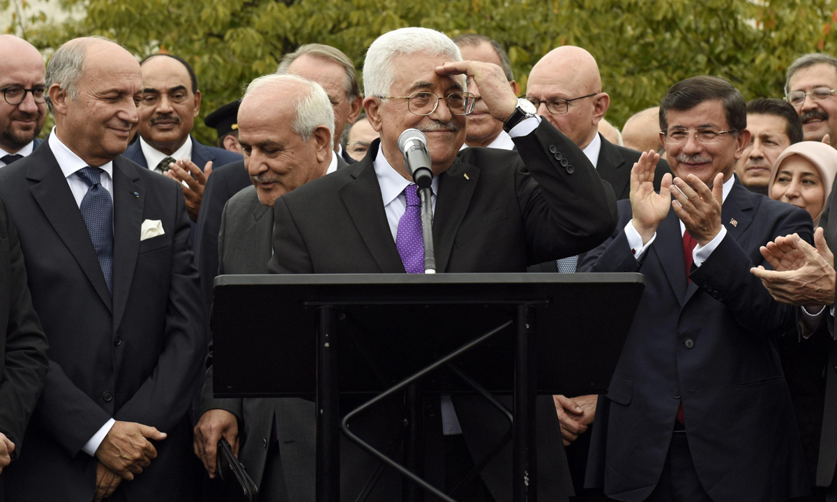 ONU, la bandiera palestinese sventola al Palazzo di vetro – Foto