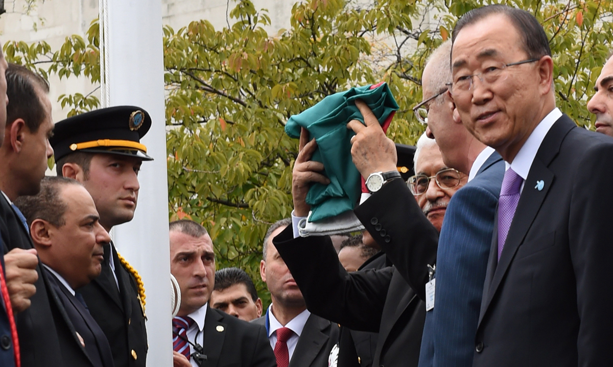 ONU, la bandiera palestinese sventola al Palazzo di vetro – Foto