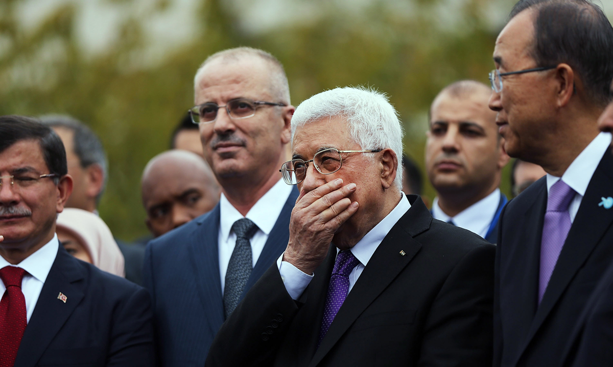 ONU, la bandiera palestinese sventola al Palazzo di vetro – Foto