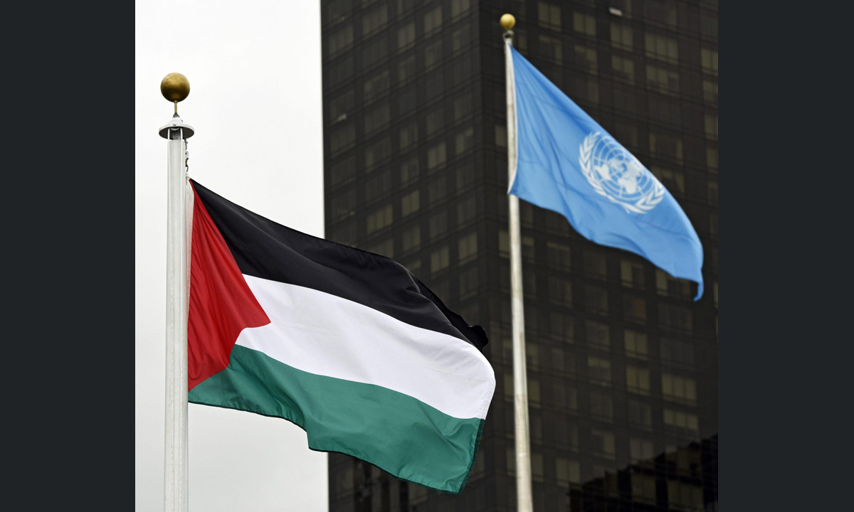 ONU, la bandiera palestinese sventola al Palazzo di vetro – Foto