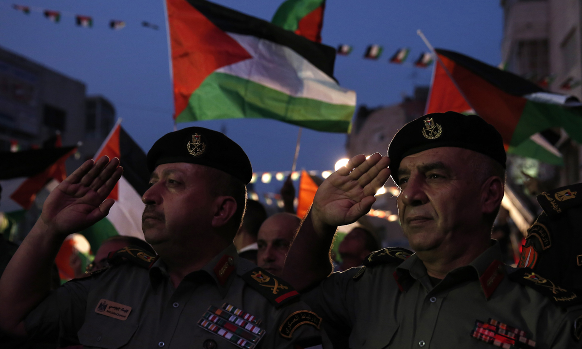 ONU, la bandiera palestinese sventola al Palazzo di vetro – Foto