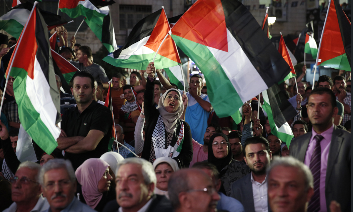 ONU, la bandiera palestinese sventola al Palazzo di vetro – Foto