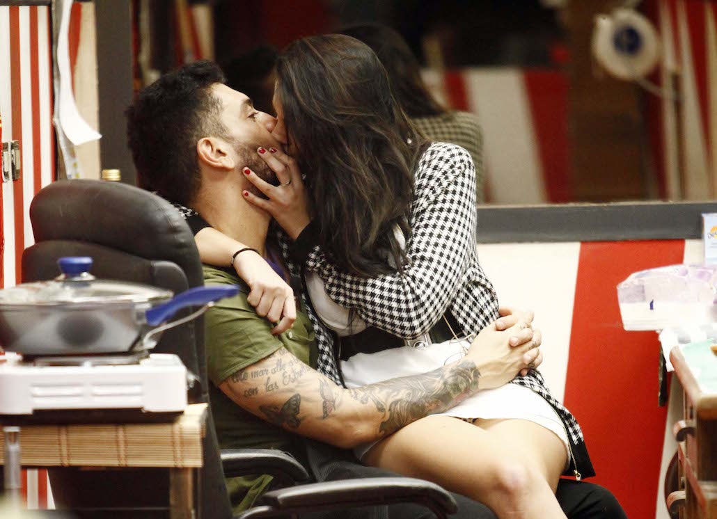 Grande Fratello 14: è nata un’altra coppia, Giovanni e Mary sempre più vicini Grande Fratello 14: è nata un’altra coppia, Giovanni e Mary sempre più vicini