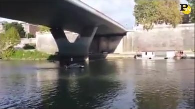 Maserati Biturbo naviga sul Tevere