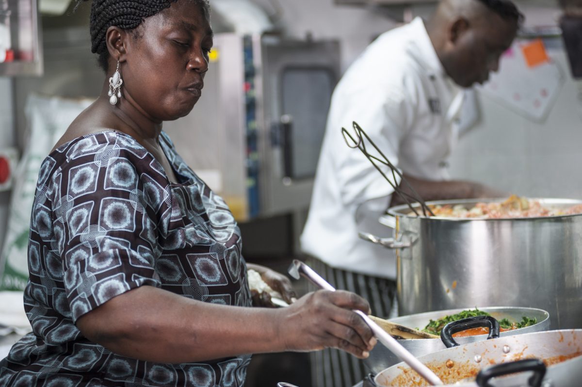 Galleria foto 'Giallo zafferano, La Mantia, Capossela, Elio: musica più cibo' - foto 2