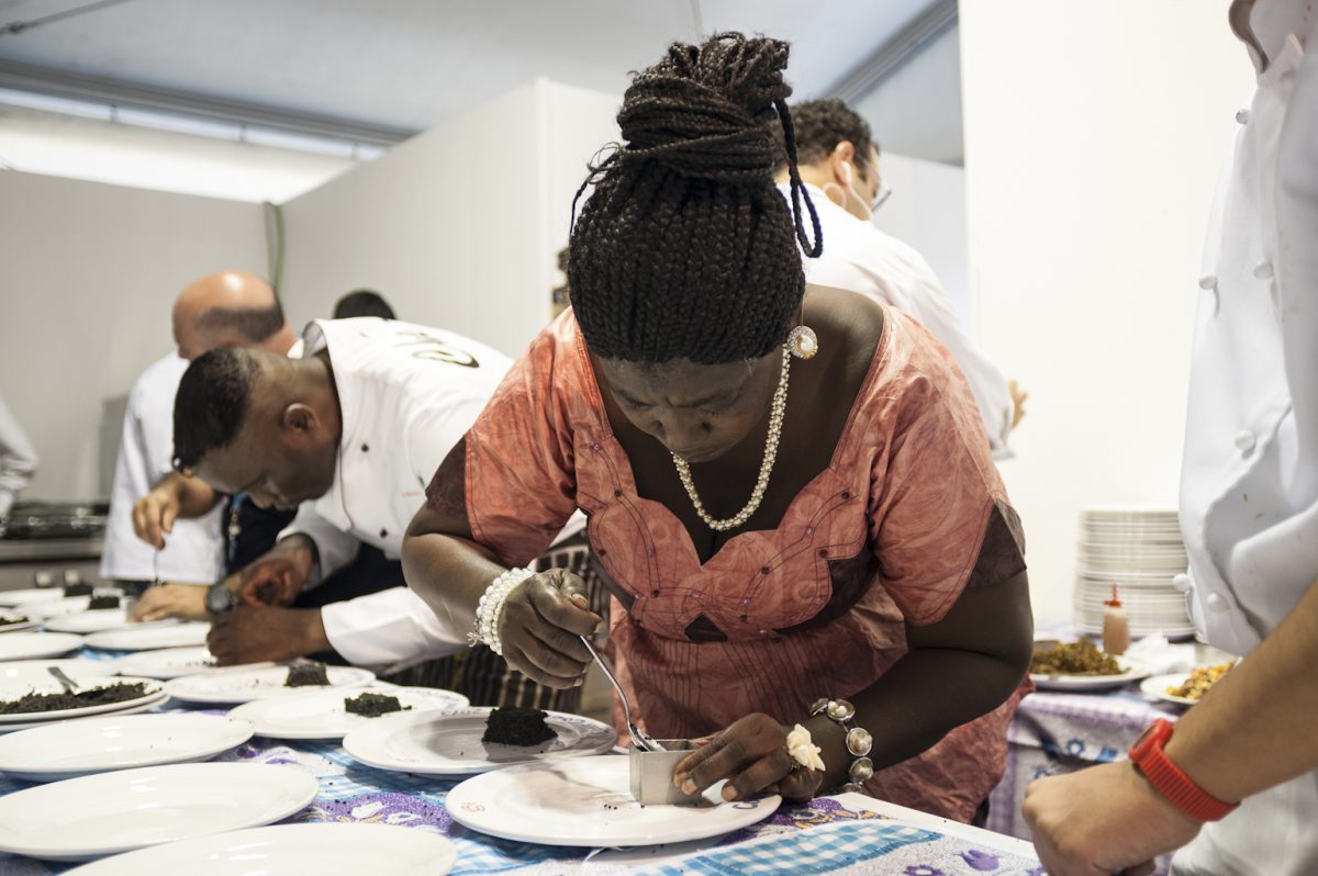 Galleria foto 'Giallo zafferano, La Mantia, Capossela, Elio: musica più cibo' - foto 3