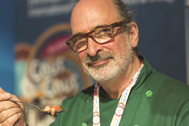 Giallo zafferano, La Mantia, Capossela, Elio: musica più cibo