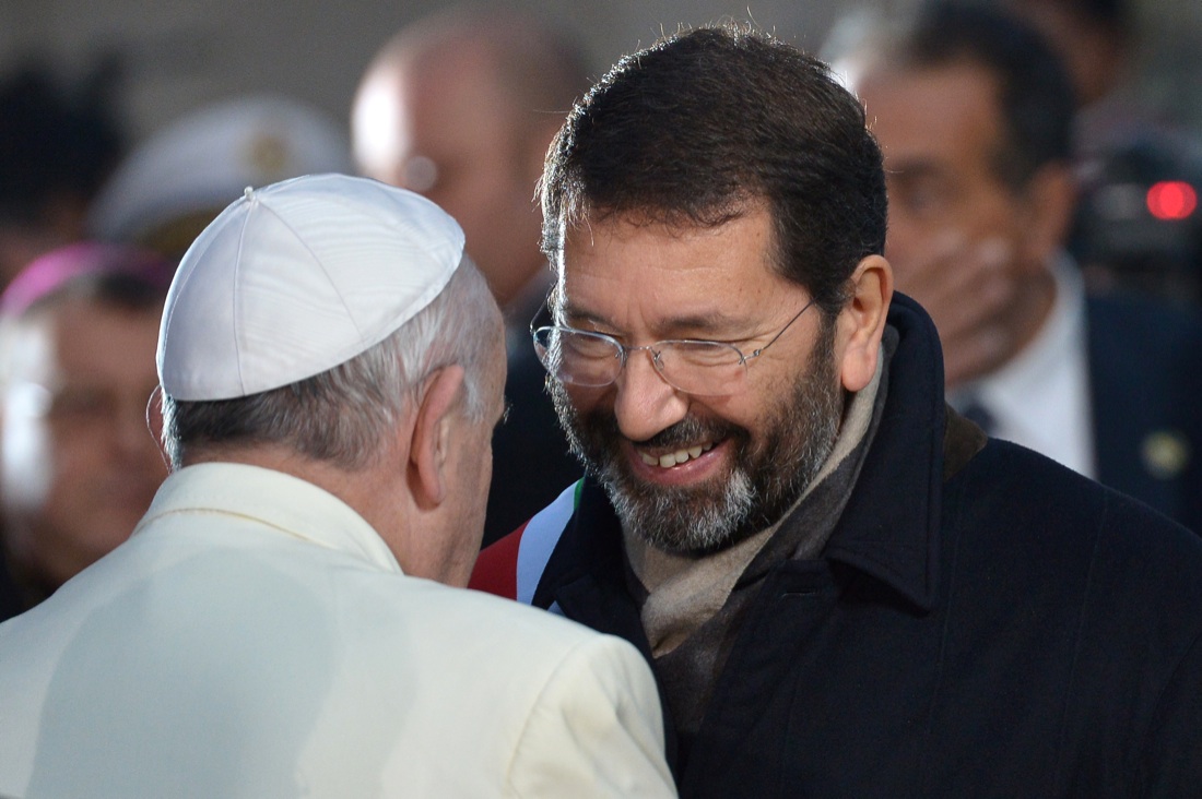 Il Papa smentisce Marino: le ragioni di un gesto clamoroso