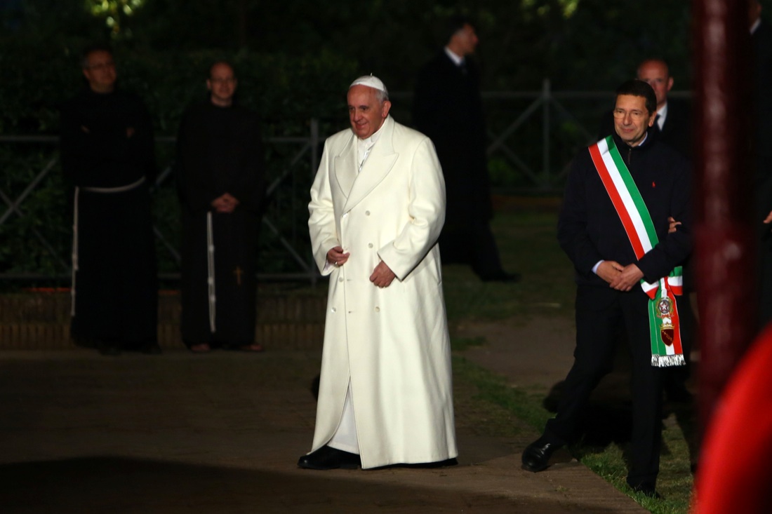 Il Papa smentisce Marino: le ragioni di un gesto clamoroso
