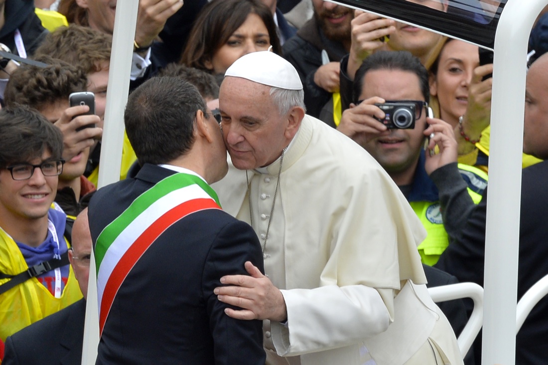 Il Papa smentisce Marino: le ragioni di un gesto clamoroso