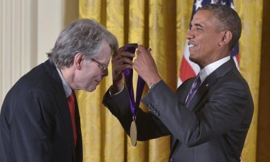 3 consigli di scrittura di Stephen King, in un video