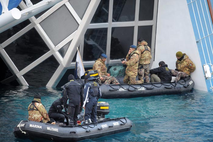 Costa Concordia, Schettino ricorre in appello: “Sentenza sbagliata” Costa Concordia, Schettino ricorre in appello: “Sentenza sbagliata”