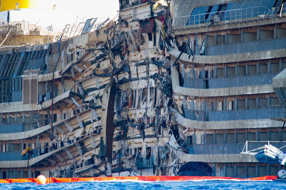 Costa Concordia, Schettino ricorre in appello: “Sentenza sbagliata” Costa Concordia, Schettino ricorre in appello: “Sentenza sbagliata”