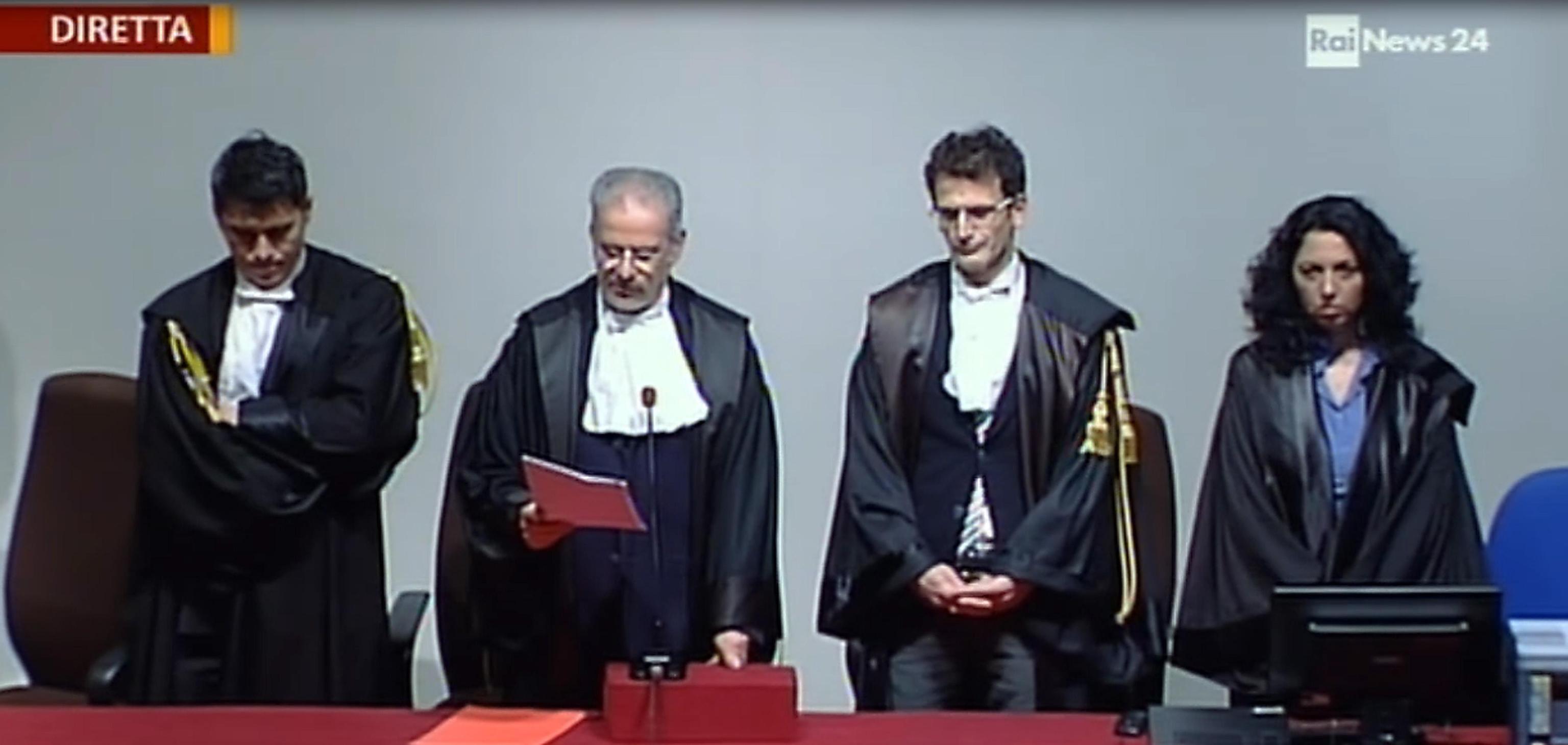 Costa Concordia, Schettino ricorre in appello: “Sentenza sbagliata” Costa Concordia, Schettino ricorre in appello: “Sentenza sbagliata”