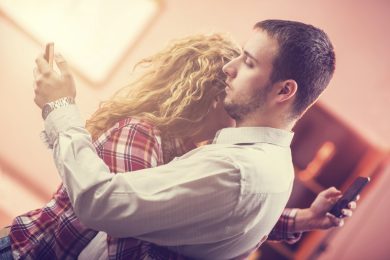 Sei infedele? Il tuo uomo lo capirà con un’occhiata