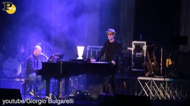 Checco Zalone canta “la donna cannone” (a modo suo)