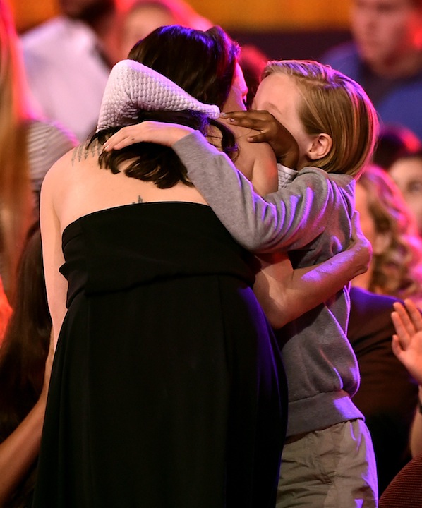 Angelina Jolie e Brad Pitt: il settimo figlio è un orfano siriano Angelina Jolie e Brad Pitt: il settimo figlio è un orfano siriano