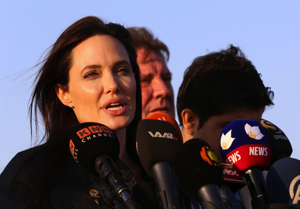 Angelina Jolie e Brad Pitt: il settimo figlio è un orfano siriano Angelina Jolie e Brad Pitt: il settimo figlio è un orfano siriano