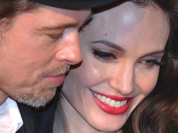 Angelina Jolie e Brad Pitt: il settimo figlio è un orfano siriano Angelina Jolie e Brad Pitt: il settimo figlio è un orfano siriano