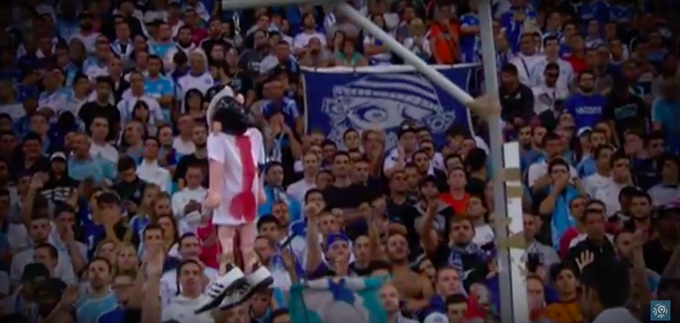 Marsiglia, follia ultras: impiccato il pupazzo del “traditore” Valbuena Marsiglia, follia ultras: impiccato il pupazzo del “traditore” Valbuena