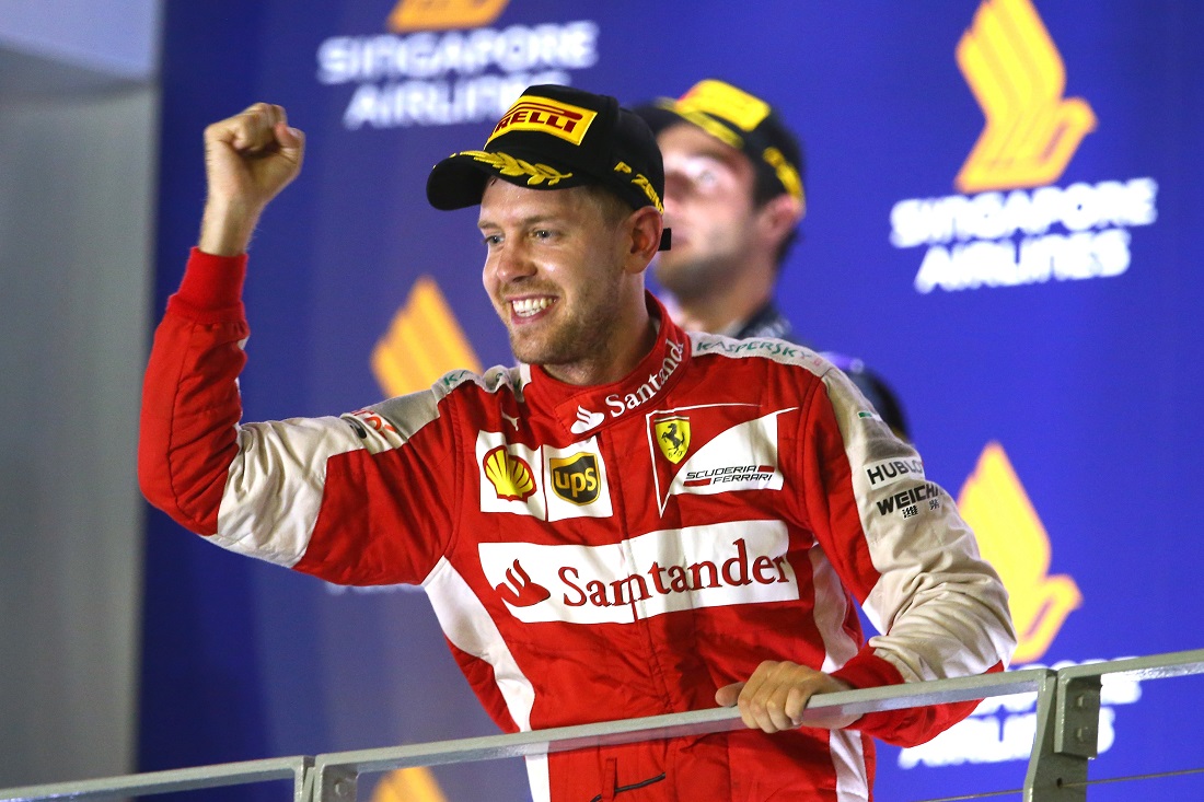 Gp Singapore: meraviglia Ferrari con Vettel. Hamilton ko, mondiale riaperto Gp Singapore: meraviglia Ferrari con Vettel. Hamilton ko, mondiale riaperto