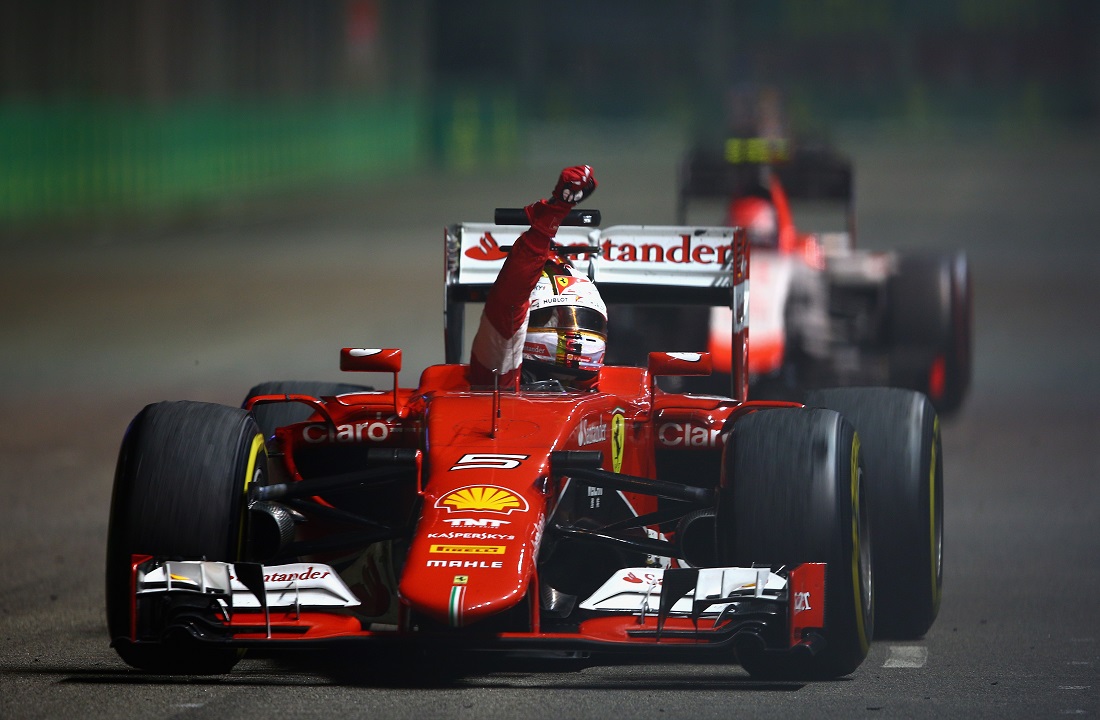 Gp Singapore: meraviglia Ferrari con Vettel. Hamilton ko, mondiale riaperto Gp Singapore: meraviglia Ferrari con Vettel. Hamilton ko, mondiale riaperto