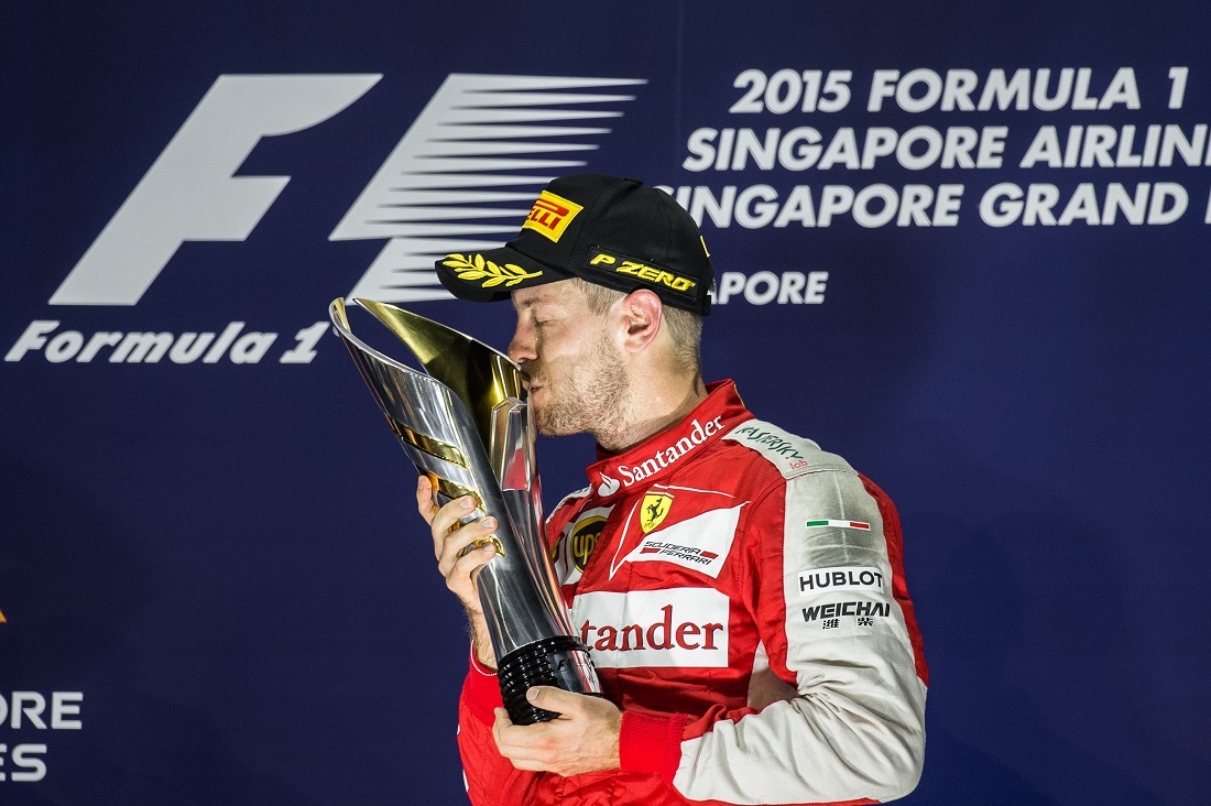 Gp Singapore: meraviglia Ferrari con Vettel. Hamilton ko, mondiale riaperto Gp Singapore: meraviglia Ferrari con Vettel. Hamilton ko, mondiale riaperto