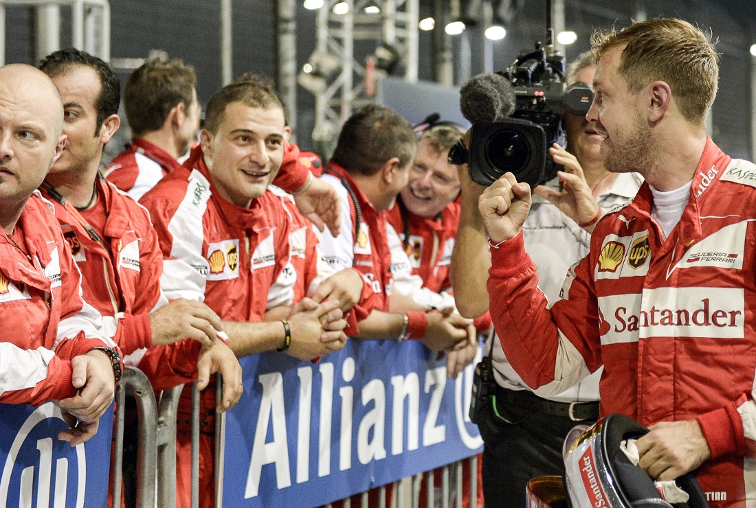 Gp Singapore: meraviglia Ferrari con Vettel. Hamilton ko, mondiale riaperto Gp Singapore: meraviglia Ferrari con Vettel. Hamilton ko, mondiale riaperto