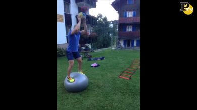 Blardone si allena con la fitball