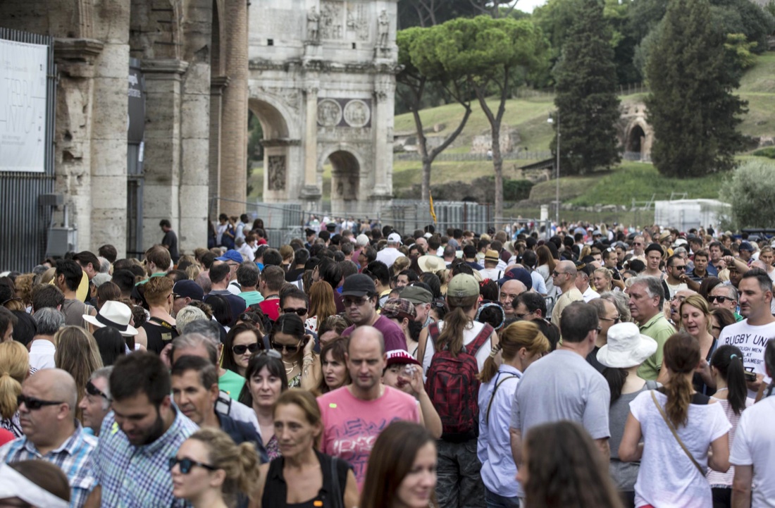 Colosseo chiuso: il decreto per includerlo nei “servizi essenziali” Colosseo chiuso: il decreto per includerlo nei “servizi essenziali”