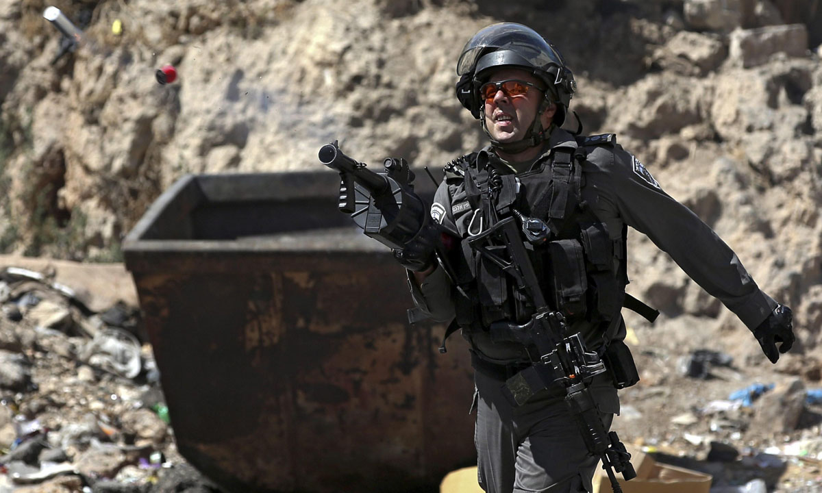 Gerusalemme, scontri tra polizia israeliana e palestinesi – Foto Gerusalemme, scontri tra polizia israeliana e palestinesi – Foto