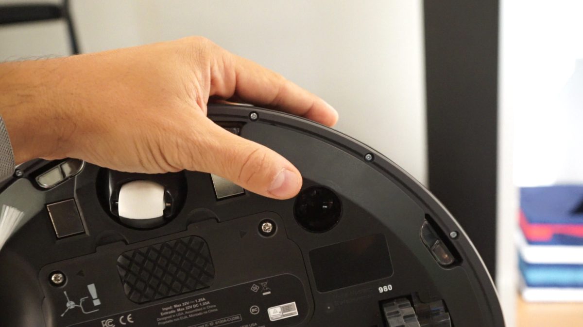 Galleria foto 'Roomba 980: l’aspirapolvere robot che si connette a Internet' - foto 24