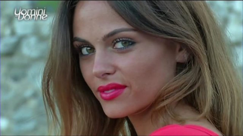 Uomini e Donne: i nuovi tronisti si presentano, Tina show contro Mauro Uomini e Donne: i nuovi tronisti si presentano, Tina show contro Mauro