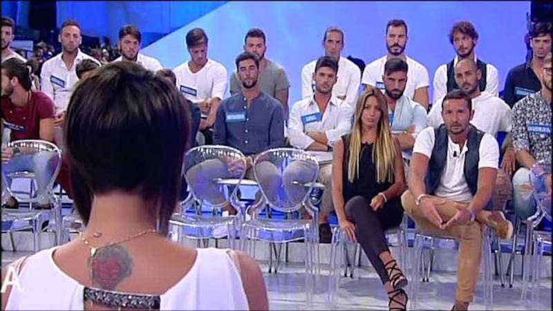 Uomini e Donne: i nuovi tronisti si presentano, Tina show contro Mauro Uomini e Donne: i nuovi tronisti si presentano, Tina show contro Mauro