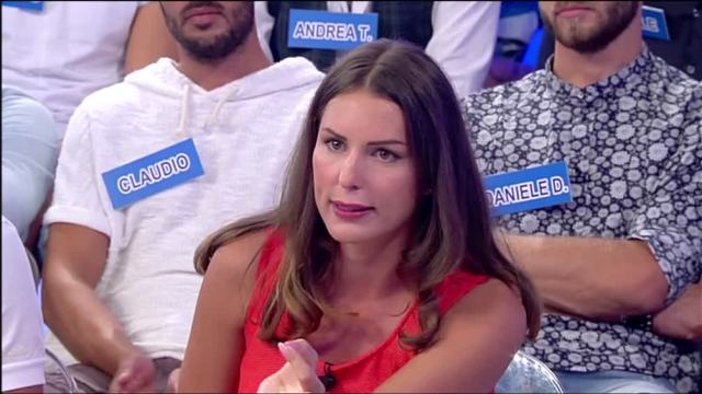 Uomini e Donne: i nuovi tronisti si presentano, Tina show contro Mauro Uomini e Donne: i nuovi tronisti si presentano, Tina show contro Mauro