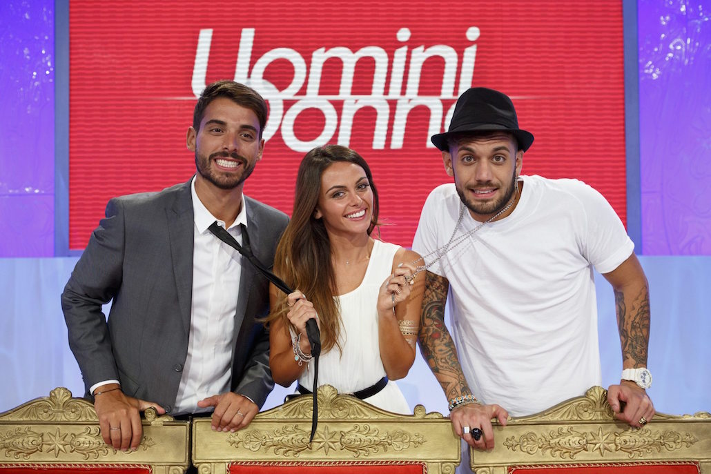 Uomini e Donne: i nuovi tronisti si presentano, Tina show contro Mauro Uomini e Donne: i nuovi tronisti si presentano, Tina show contro Mauro