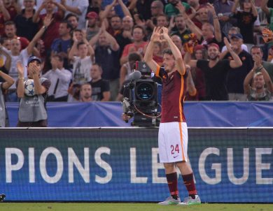 Gol Florenzi da centrocampo in Roma-Barcellona