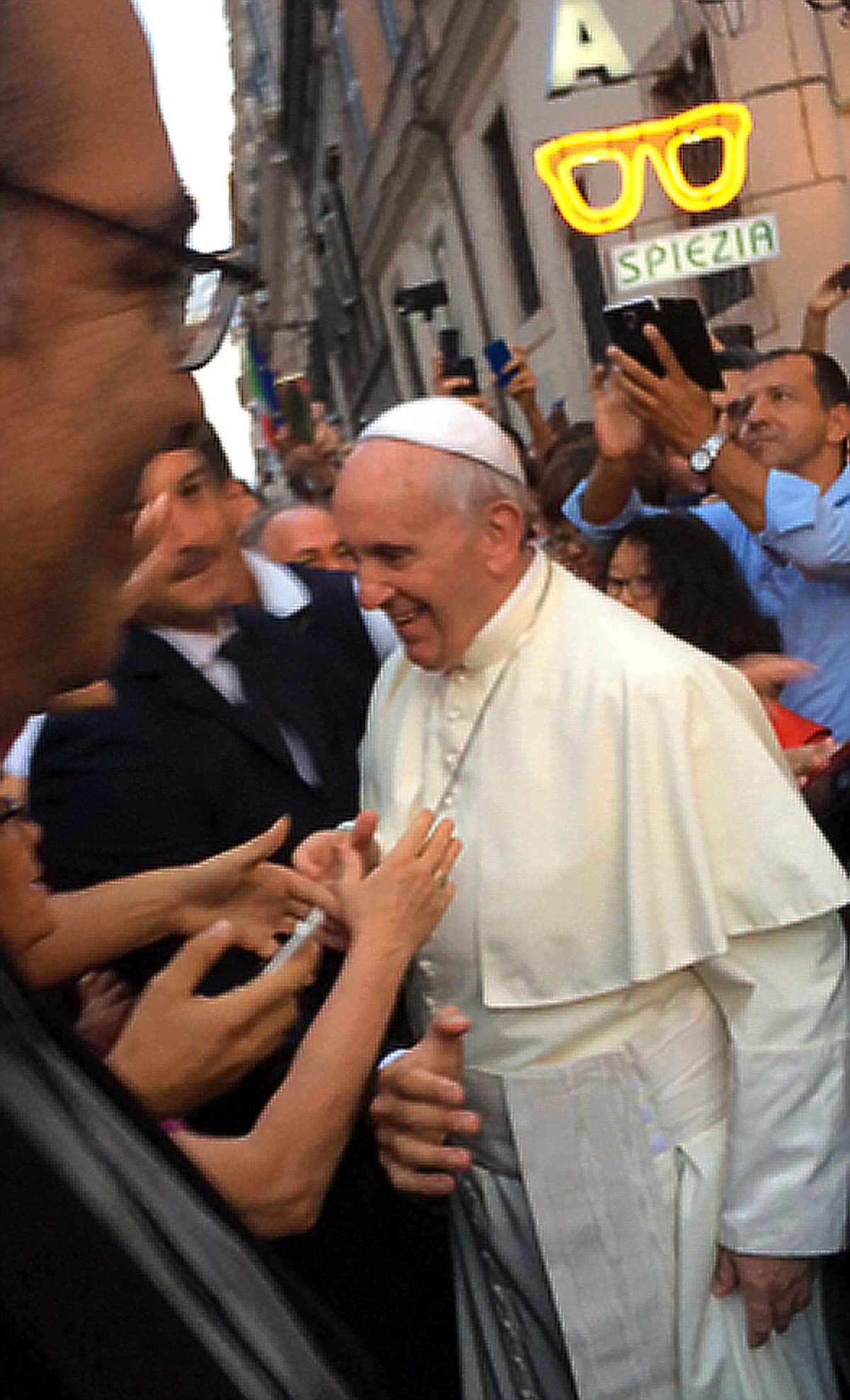 Galleria foto 'E Bergoglio sfata anche l’ultimo tabù sulla donna tentatrice' - foto 28