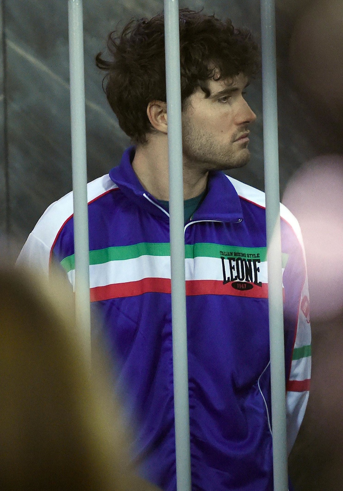 Coppia dell’acido, il ragazzo sfigurato guarda negli occhi Alex Coppia dell’acido, il ragazzo sfigurato guarda negli occhi Alex