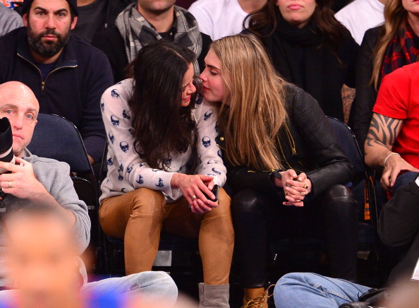 Bisex, piace di più alle donne. Tutte le “celebs” che hanno fatto outing Bisex, piace di più alle donne. Tutte le “celebs” che hanno fatto outing