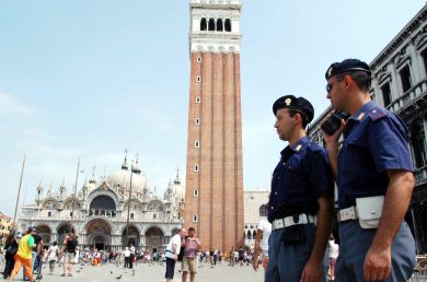 “Prefetture e Questure non possono essere chiuse”. I timori della Polizia