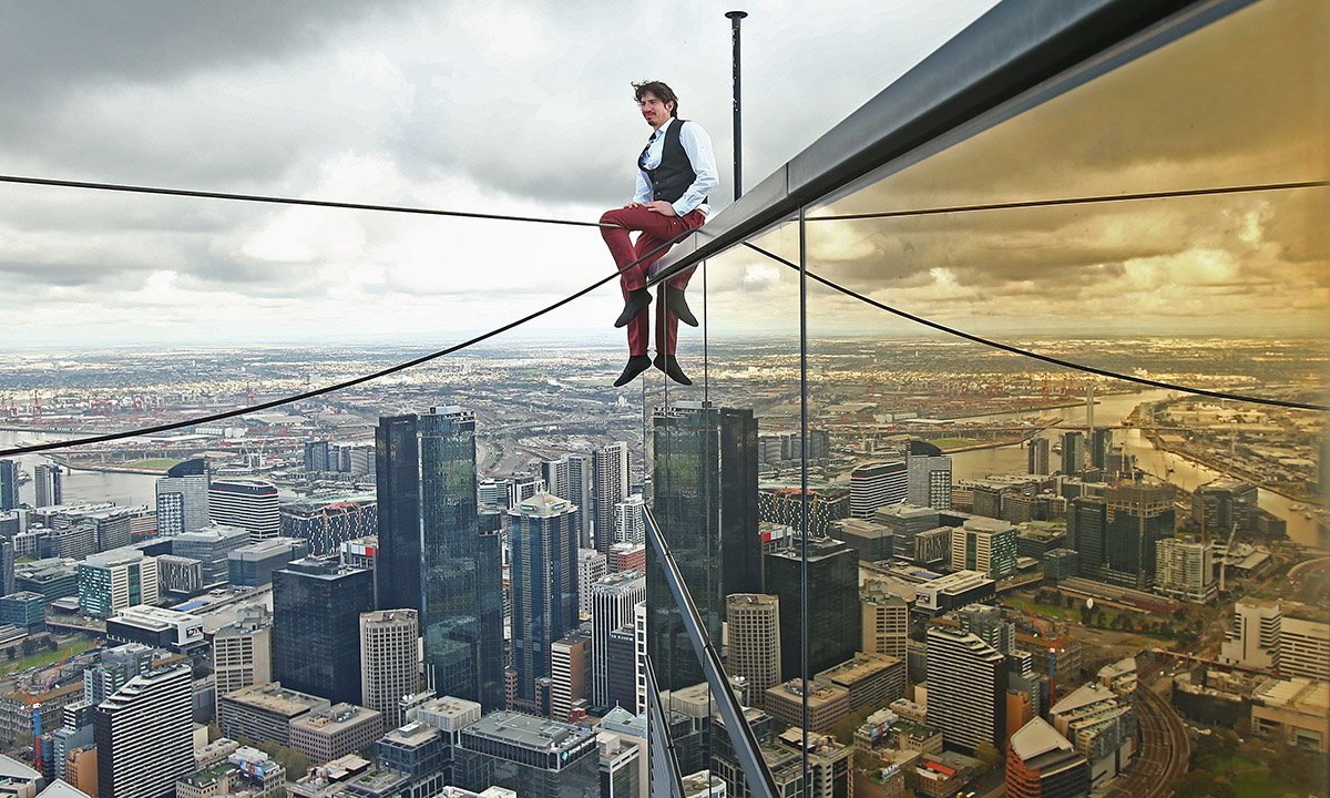 Melbourne, Kane Petersen in equilibrio sul vuoto