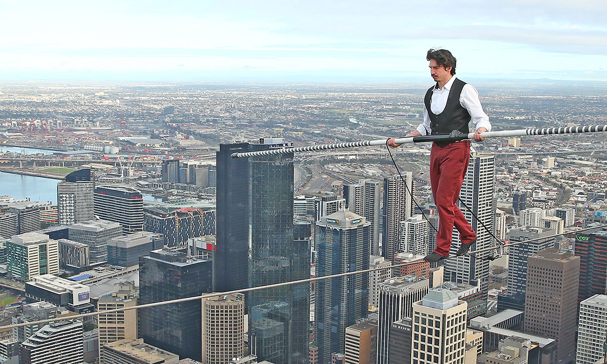 Melbourne, Kane Petersen in equilibrio sul vuoto